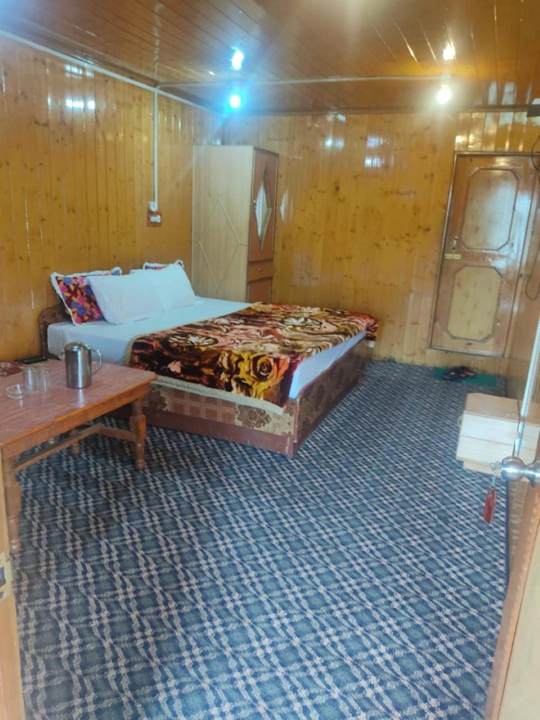 Roseland Cottage , Гульмарг Экстерьер фото